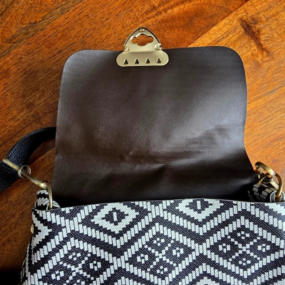 Black White Geometric Printed Flap Stud Clasp Weave Y2K Crossbody Fashion‎ Purse - Picture 5 of 5